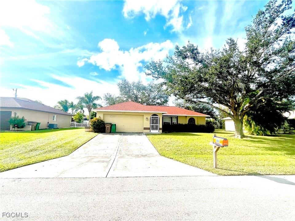 2110 SE 8th Pl in Cape Coral, FL - Building Photo