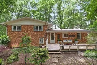 1024 Timber Lake Dr in Charlotte, NC - Building Photo - Building Photo