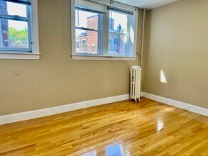 76 Egmont St in Brookline, MA - Building Photo - Building Photo