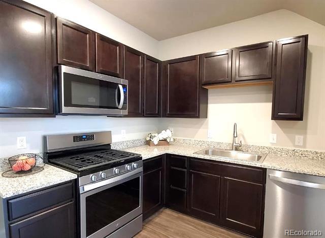 1070 Oak Cir in Lakewood, CO - Building Photo - Building Photo
