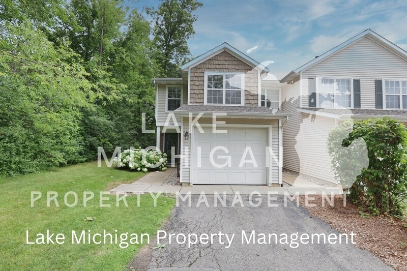 3281 Park Ridge Ln NE in Grand Rapids, MI - Building Photo
