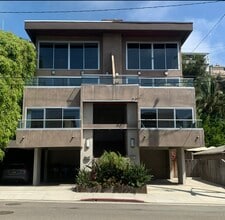 368 Pershing Dr, Unit 1 in Playa Del Rey, CA - Foto de edificio - Building Photo