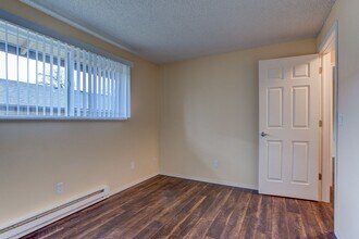 Jennings Lodge Apartments in Portland, OR - Building Photo - Interior Photo