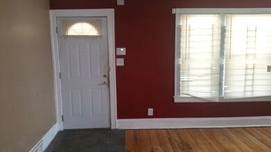 1665 Cliffview Rd, Unit 1 in Cleveland, OH - Foto de edificio - Building Photo