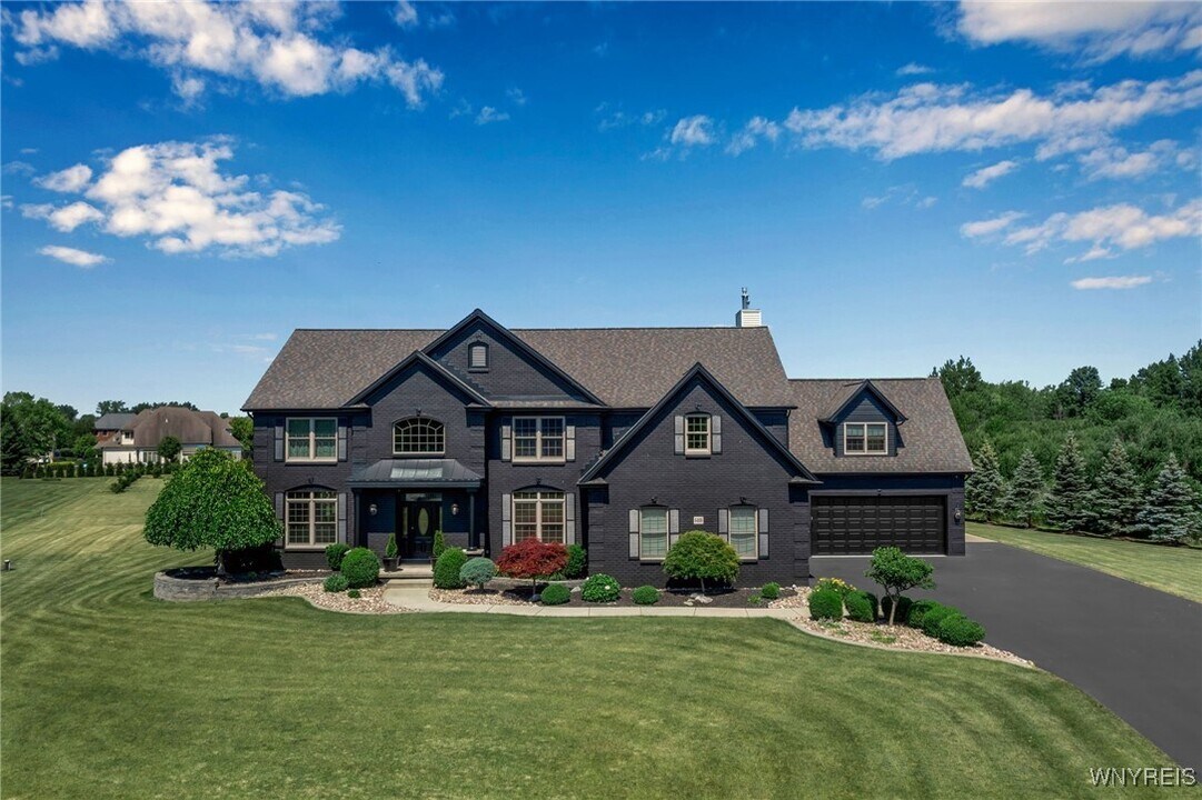 6408 Heise Rd in Clarence Center, NY - Building Photo