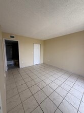 8320 NW 7th St, Unit 206 in Miami, FL - Building Photo - Building Photo