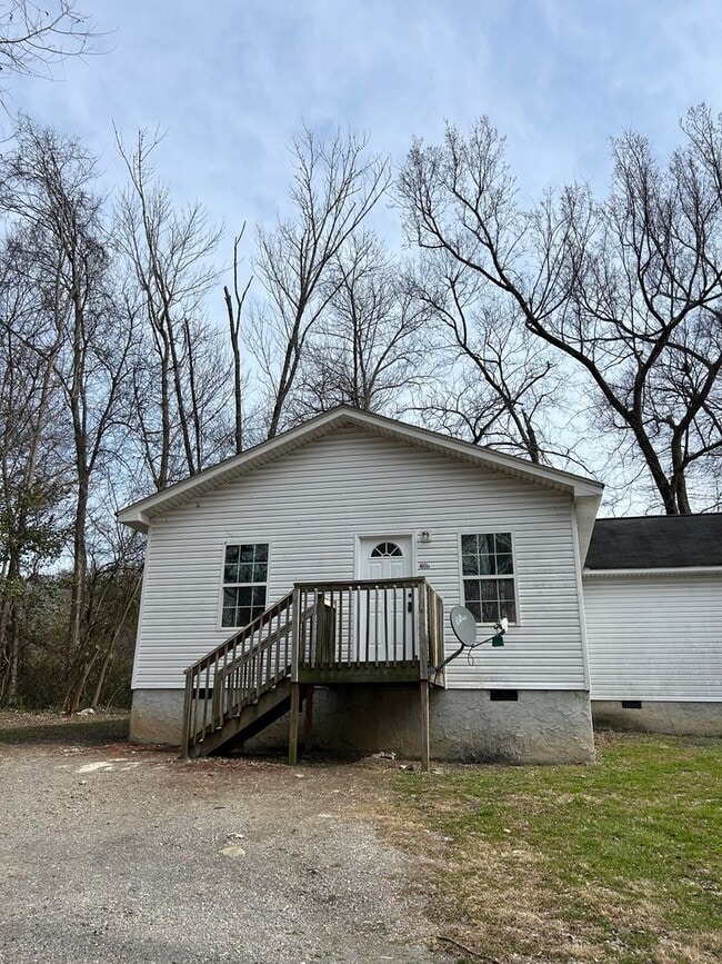 property at 200 E Oak St