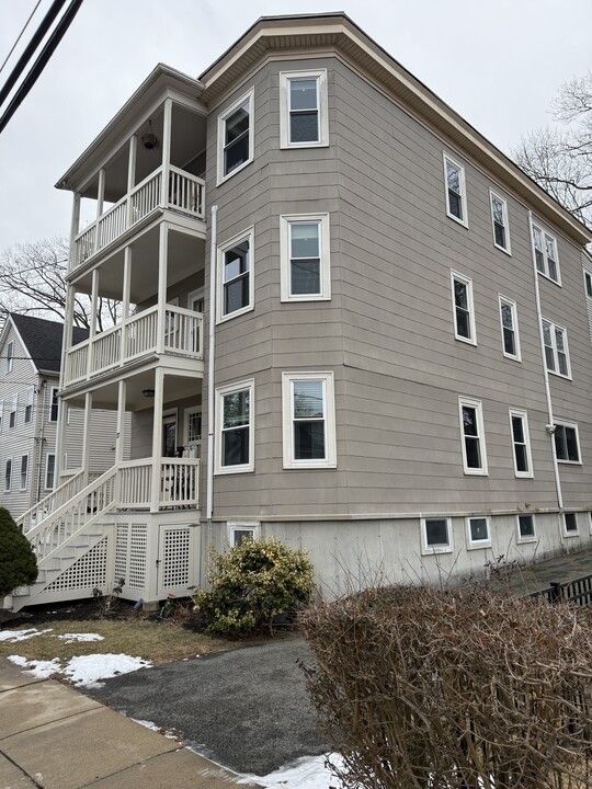 17 Wyvern St in Boston, MA - Building Photo