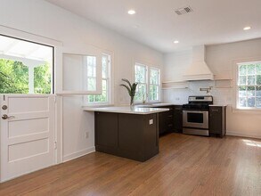 3107 Harris Blvd in Austin, TX - Building Photo - Building Photo