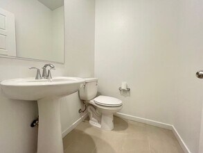 1549 Maria Xing Ave in Henderson, NV - Building Photo - Building Photo