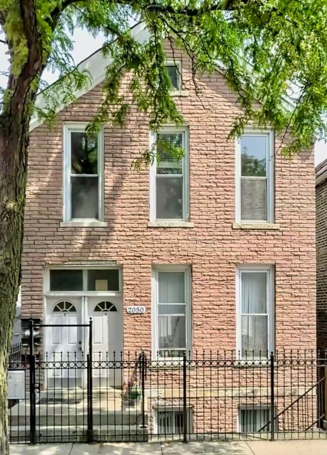 2050 W Cullerton St, Unit Garden, Unit Garden