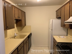 302 Lincoln Ave-Unit -2 in Ephrata, PA - Building Photo - Building Photo