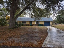 503 Lewis St in Fruitland Park, FL - Building Photo