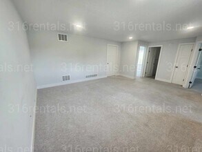 8729 E Summerside Pl-Unit -8731 E Summerside Pl in Bel Aire, KS - Building Photo - Building Photo
