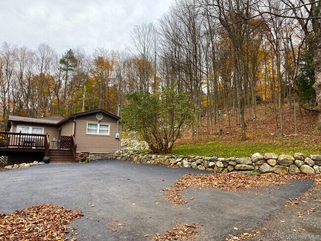 18 Ashlee Meadow Rd in Warwick, NY - Building Photo - Building Photo