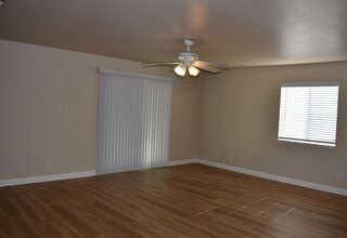 1037 Eisenhower Way in Winters, CA - Building Photo - Building Photo