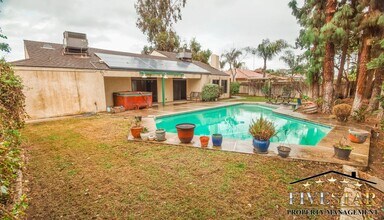 2246 Hasti Acres Dr in Bakersfield, CA - Building Photo - Building Photo