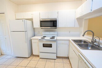 8545 Hunters Key Cir in Tampa, FL - Building Photo - Building Photo