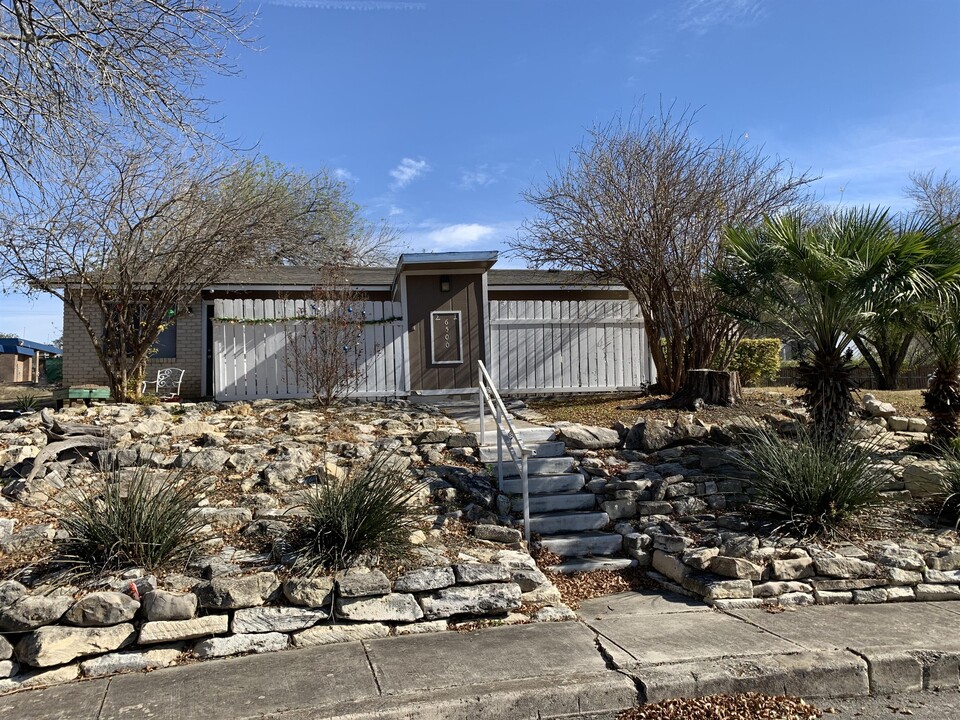 6500 Spring Branch St-Unit -4 in San Antonio, TX - Foto de edificio