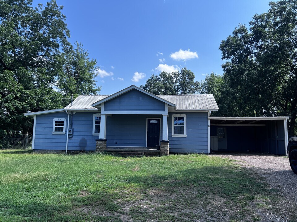 1204 E Academy St in Paris, AR - Building Photo