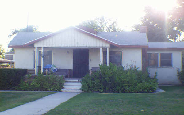 303-307 N Nicholson Ave in Monterey Park, CA - Building Photo