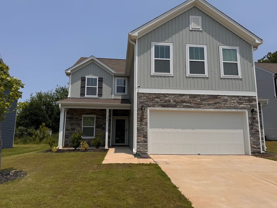 1843 Gatehouse Vw Dr in Winston-Salem, NC - Building Photo