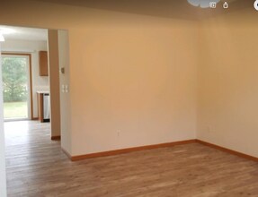 56 Sunset Rd N, Unit Sunset Road North Ontario in Ontario, OH - Foto de edificio - Building Photo