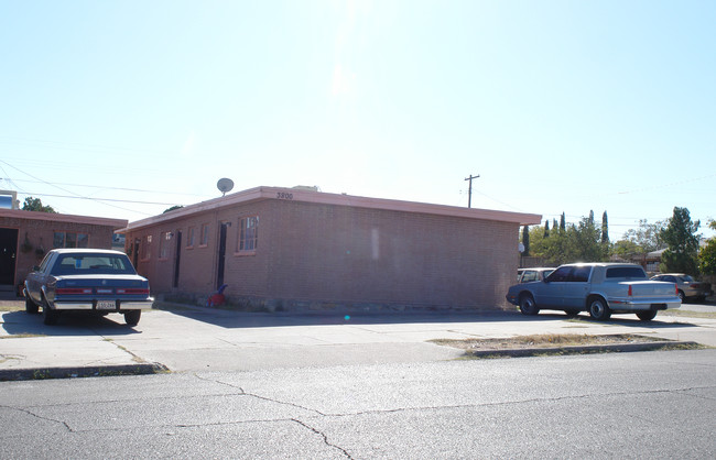 3900 Pierce Ave in El Paso, TX - Building Photo - Building Photo