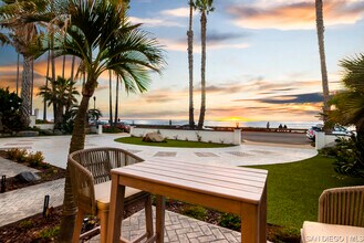 1153 Sunset Cliffs Blvd in San Diego, CA - Foto de edificio - Building Photo