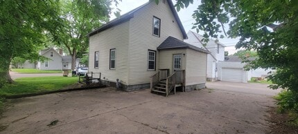 216 8th Ave in Eau Claire, WI - Building Photo - Building Photo