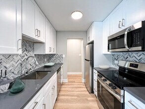 520 W Aldine Ave, Unit 314 in Chicago, IL - Building Photo - Building Photo