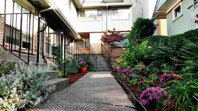 712 Summit in Seattle, WA - Building Photo - Building Photo