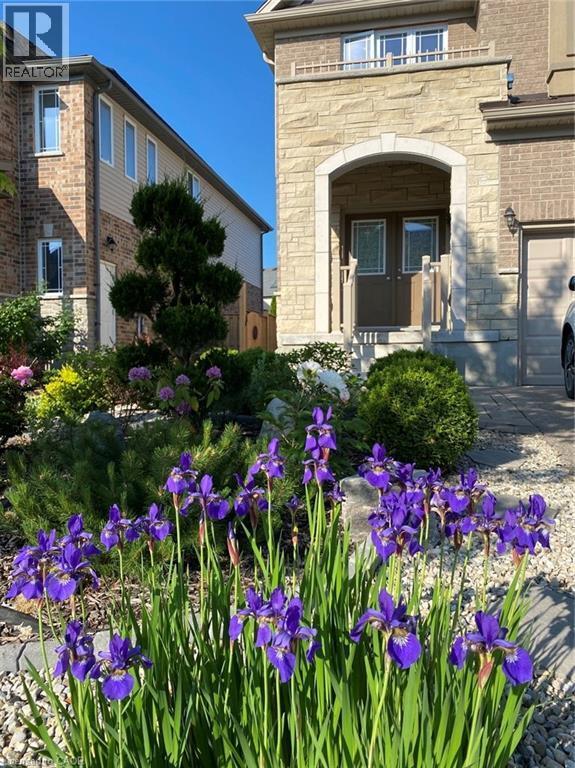 130 Coopershawk St in Kitchener, ON - Building Photo - Building Photo