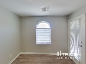 8920 Dorrell Ln in Las Vegas, NV - Building Photo - Building Photo