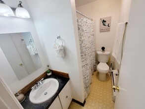 301 E 46th Ave, Unit 4 in Anchorage, AK - Foto de edificio - Building Photo