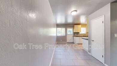 2429-2429 Humboldt Ave in Oakland, CA - Building Photo - Building Photo