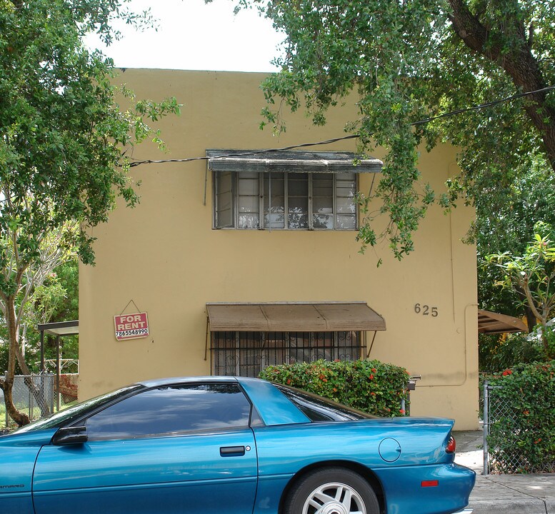 625 SW 5th Ave in Miami, FL - Building Photo