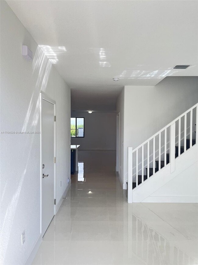 15771 SW 136th Terrace in Miami, FL - Foto de edificio - Building Photo