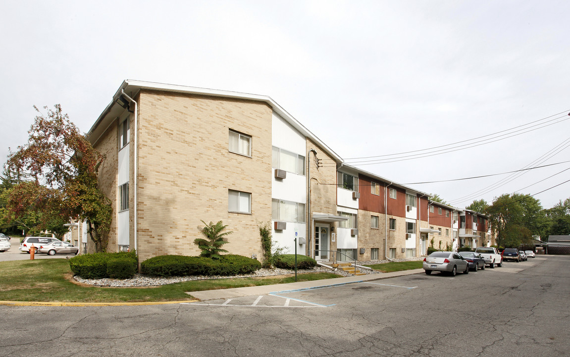 Reside 3031 Apartments in Lansing, MI - Building Photo