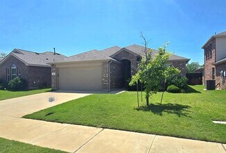 1350 Acmite Ave in Aubrey, TX - Building Photo - Building Photo
