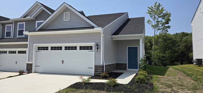 3472 Bushwillow Dr in Uniontown, OH - Building Photo - Building Photo
