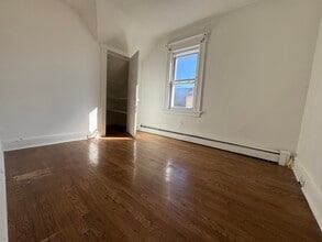 82 E 18th St in Paterson, NJ - Foto de edificio - Building Photo