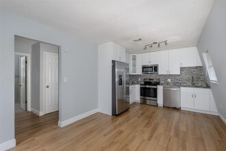 5752 Virginia Ave in New Port Richey, FL - Foto de edificio - Building Photo