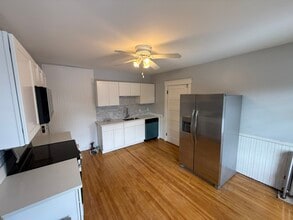 612 Grove St, Unit 2 in Worcester, MA - Building Photo - Building Photo