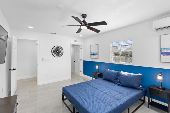 1824 Lake St in Oviedo, FL - Foto de edificio - Building Photo