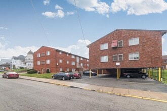 Broadway Manor Apartments in East Mckeesport, PA - Foto de edificio - Interior Photo