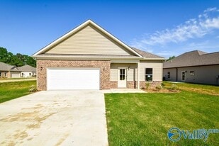 46 HAWK LN in Lincoln, AL - Building Photo