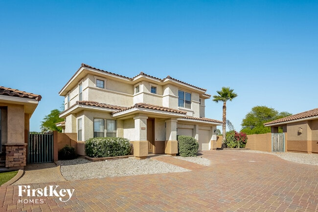 13488 W Cypress St in Goodyear, AZ - Foto de edificio - Building Photo