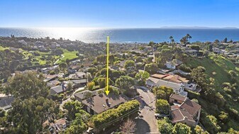 1511 Bluebird Canyon Dr in Laguna Beach, CA - Building Photo