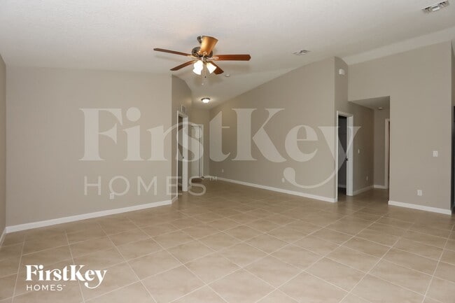 843 SW Andrew Rd in Port St. Lucie, FL - Foto de edificio - Building Photo